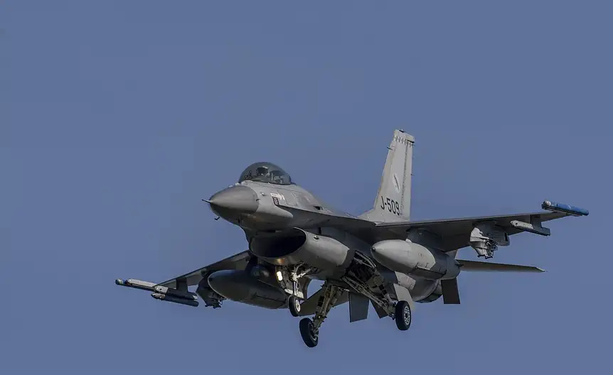 F 16