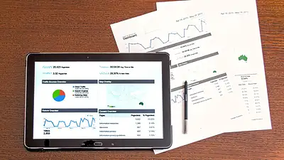 Ile zarabia analityk finansowy w Polsce? Zarobki 2025