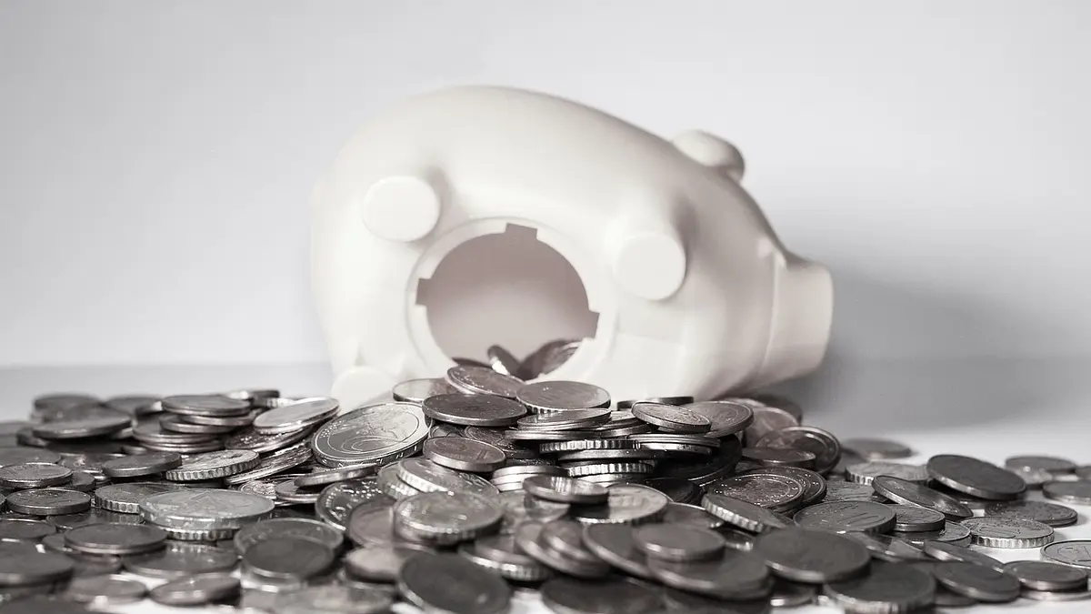 5 skutecznych sposobów na oszczędzanie pieniędzy w 2025